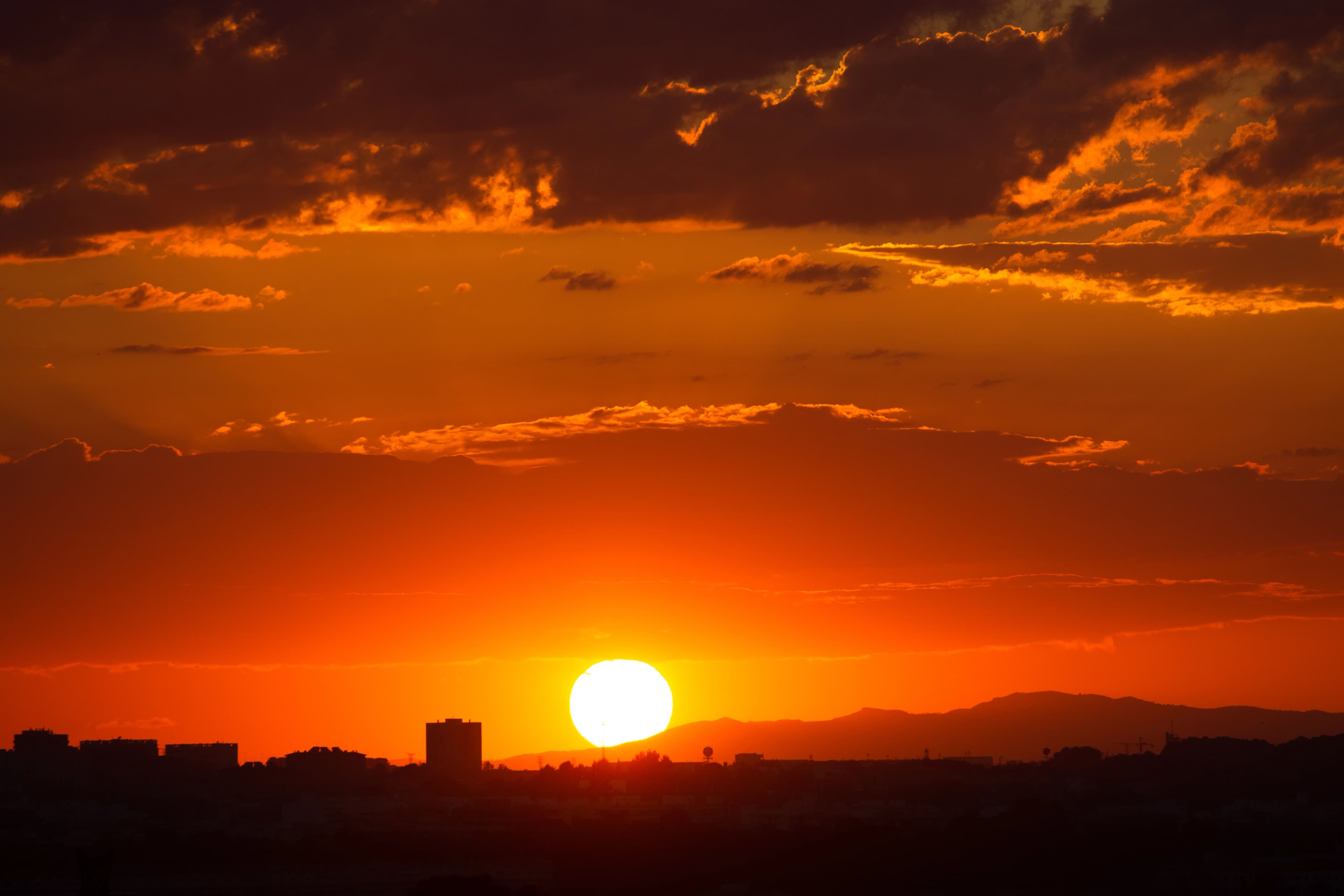 "Un eclipse total no tiene nada que ver con uno parcial". German Peris (Planetario de Castellón) explica cómo y dónde vivir el fenómeno del 12 de agosto de 2026